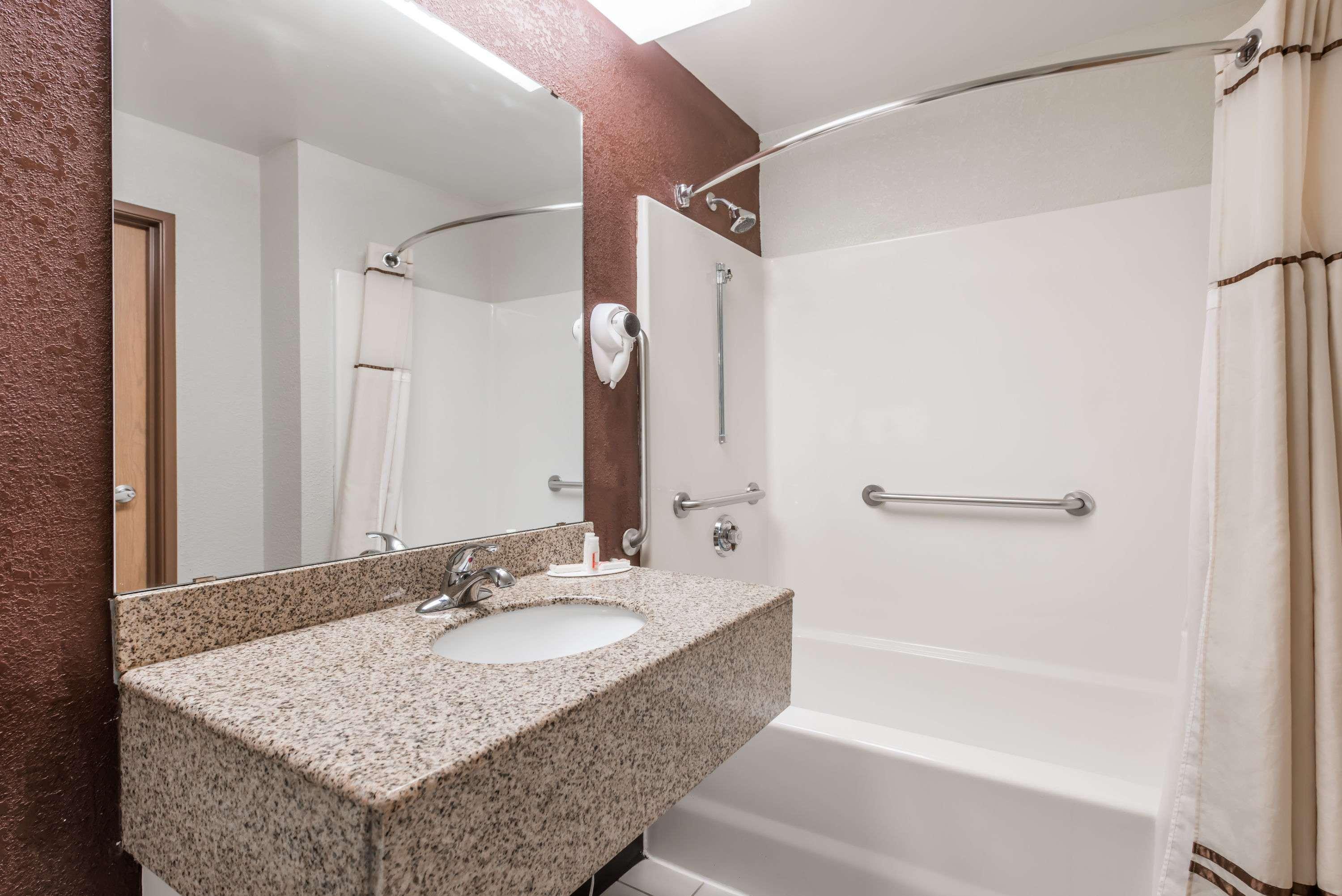 Days Inn & Suites By Wyndham Casey Екстер'єр фото