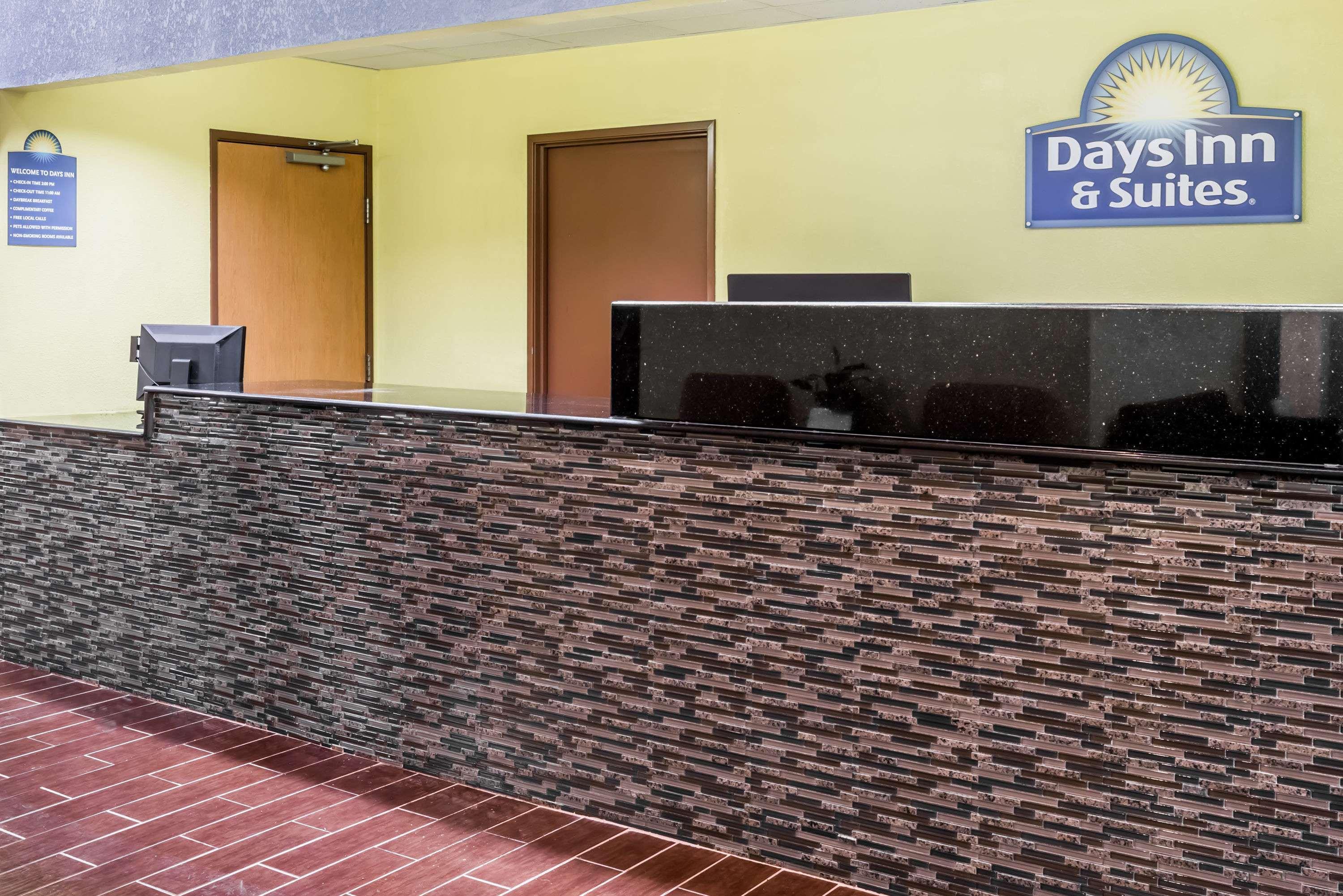 Days Inn & Suites By Wyndham Casey Екстер'єр фото