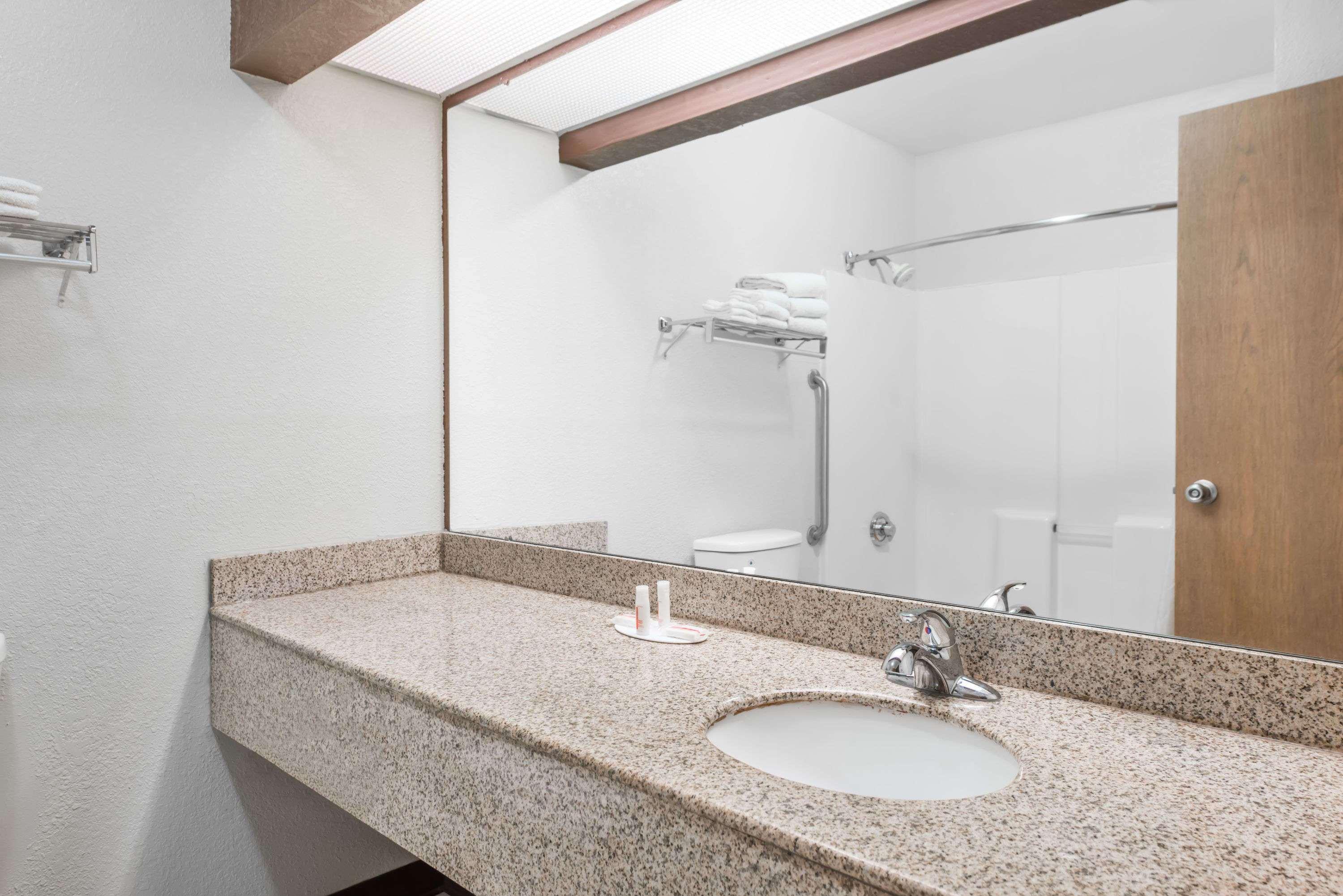 Days Inn & Suites By Wyndham Casey Екстер'єр фото