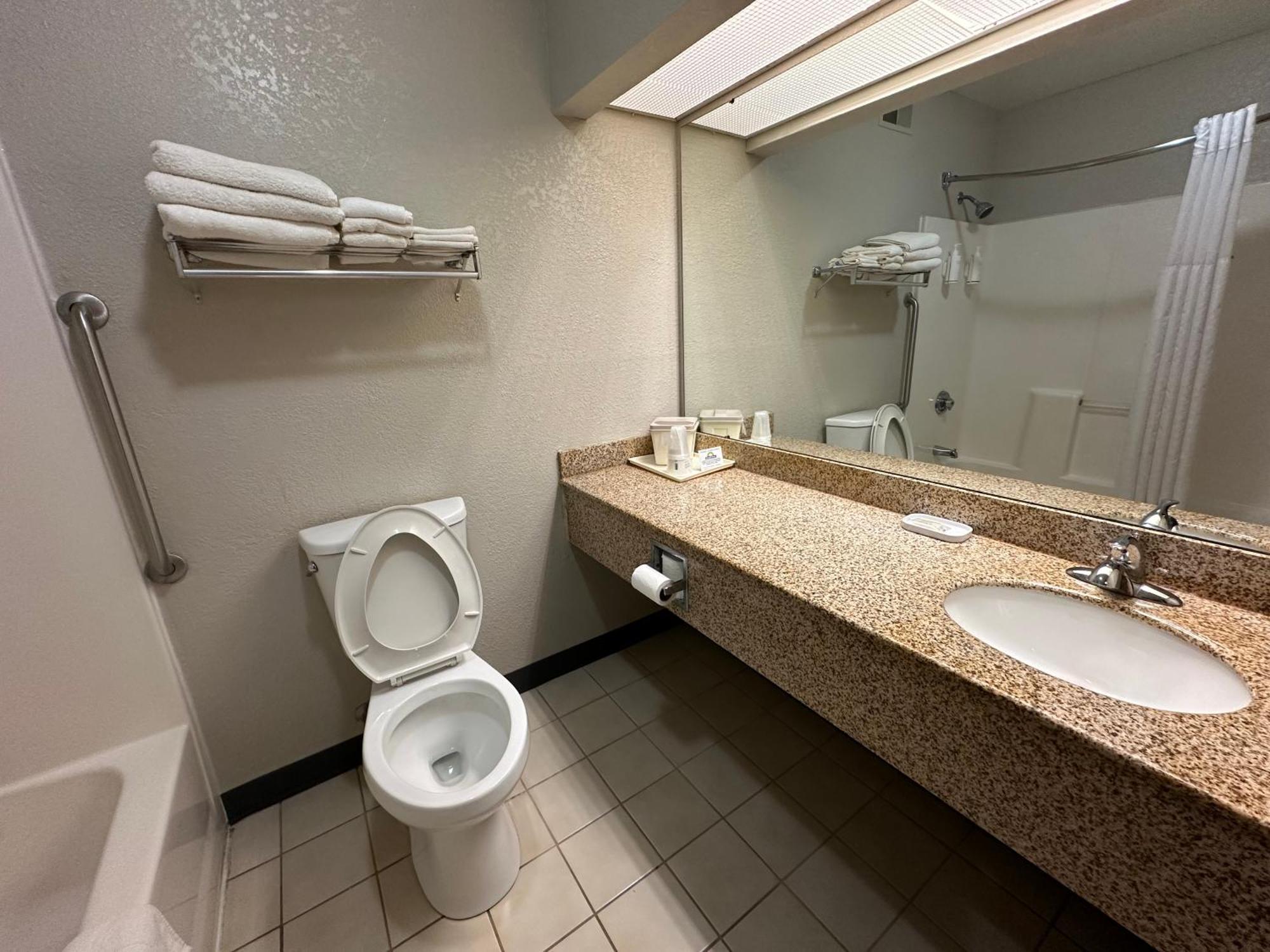 Days Inn & Suites By Wyndham Casey Екстер'єр фото